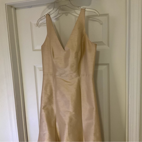 LULA KATE Dresses & Skirts - Elegant Cream Sleeveless Dress